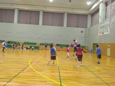 【会場アクセス】① 市バス：「日本ガイシスポーツプラザ」下車　北へ約500m ②JR：「笠寺」下車　西へ約500m