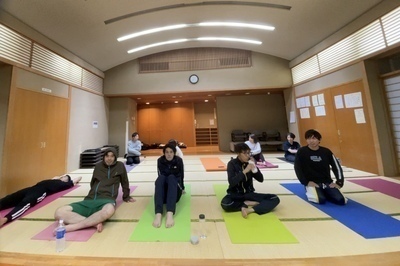 身体が硬い人のための朝活ヨガ