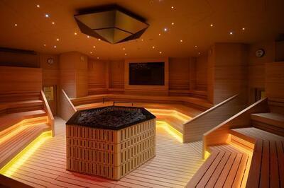 サウナ施設でサウナを楽しむ